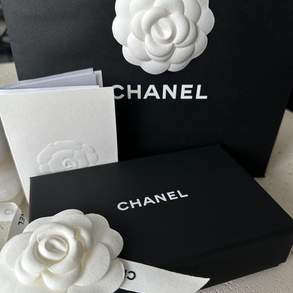 (New) Chanel 22k White O Ring Case / Card Case / Zipped Card Case - Picture 4 of 4